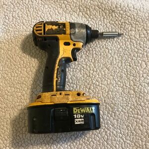 DeWalt DC825 1/4 Inch 18V Cordless Impact Driver with 18V XRP Battery Yellow Blk